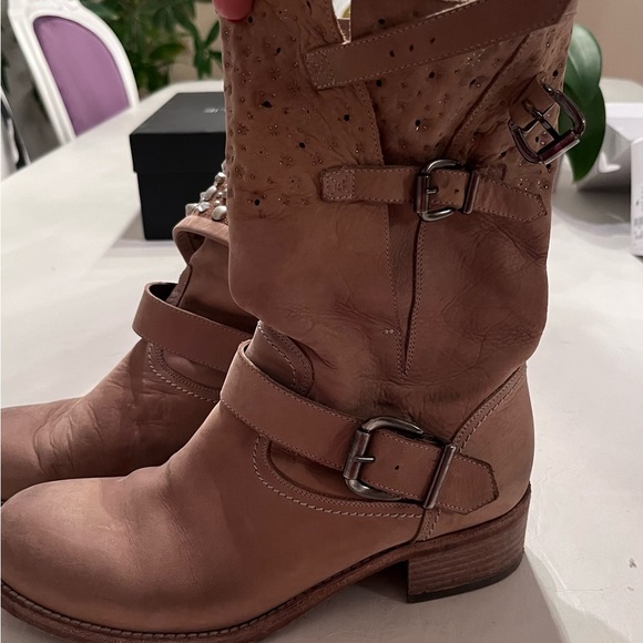 Ankle boots with studded flaps. - Picture 9 of 14